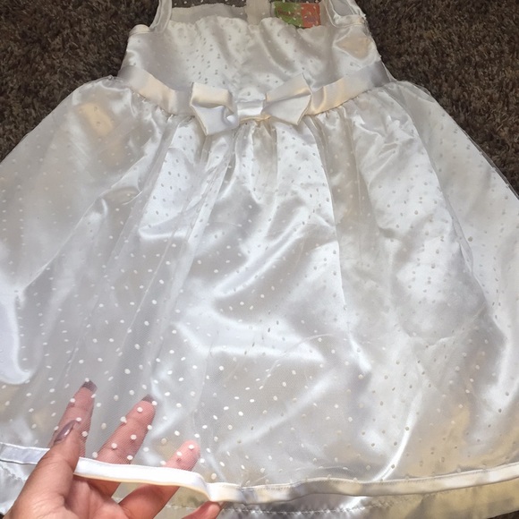 Beautiful dress size 4 - Picture 3 of 7